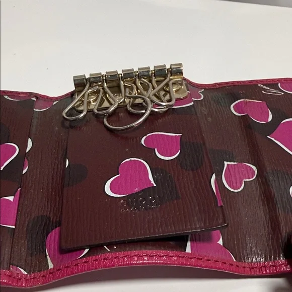 Gucci Small Leather Wallet in Berry with Gold Heart GG - Picture 3 of 8